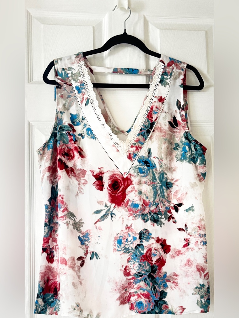DR2 White Floral Crochet-Trim V-Neck Tank with Red & Teal Accents